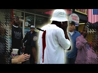 Мужчина зашел в Макдональдс с торчащим из спины ножом