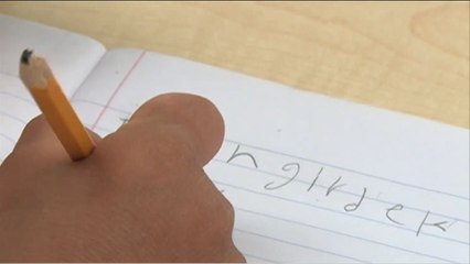 جدل بشأن تعليم الأطفال اللاجئين بالحرف اللاتيني بالعراق