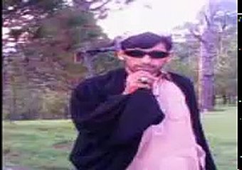 Watch this funny man lipsing on a song his mike is a piece of wood.