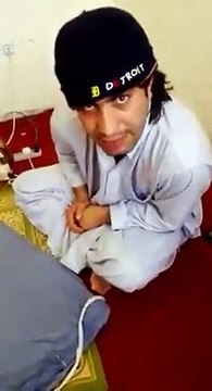 Guy Blasted On Maulana Fazal Ur Rehman For Taking Altaf Hussain Side