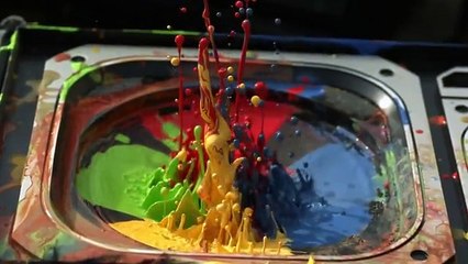 Hoparlör Üstünde Titreyen Boyalar - Ağır Çekim - Video