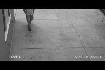 Bladder fail - guy gets mugged and pees!!