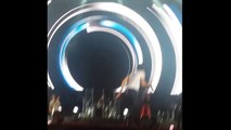Así fue la aparatosa caída del cantante  Enrique Iglesias en pleno concierto