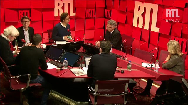 Stéphane Bern reçoit le journaliste Nelson Monfort dans A LA BONNE HEURE DU 7 AVRIL 2015 1ERE PARTIE