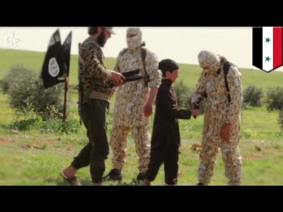 ISIS publica nuevo video que muestra a niños ayudar durante la decapitación de rehenes