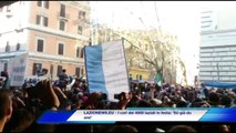 7.4.15 - Il popolo laziale abbraccia la squadra: 'Mille bandiere famo sventolà!'