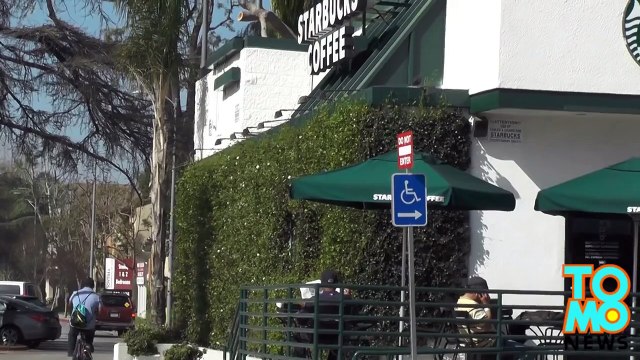 رجل يضرم النار في نفسه في أحد مقاهي ستاربكس في لوس أنجلس