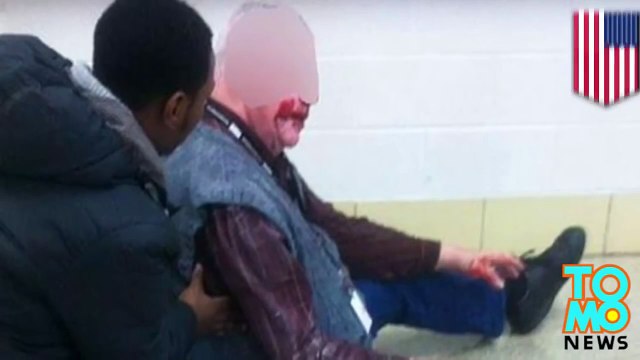 طالب يهاجم أستاذ مدعياً أنه افترى عليه عنصرياً