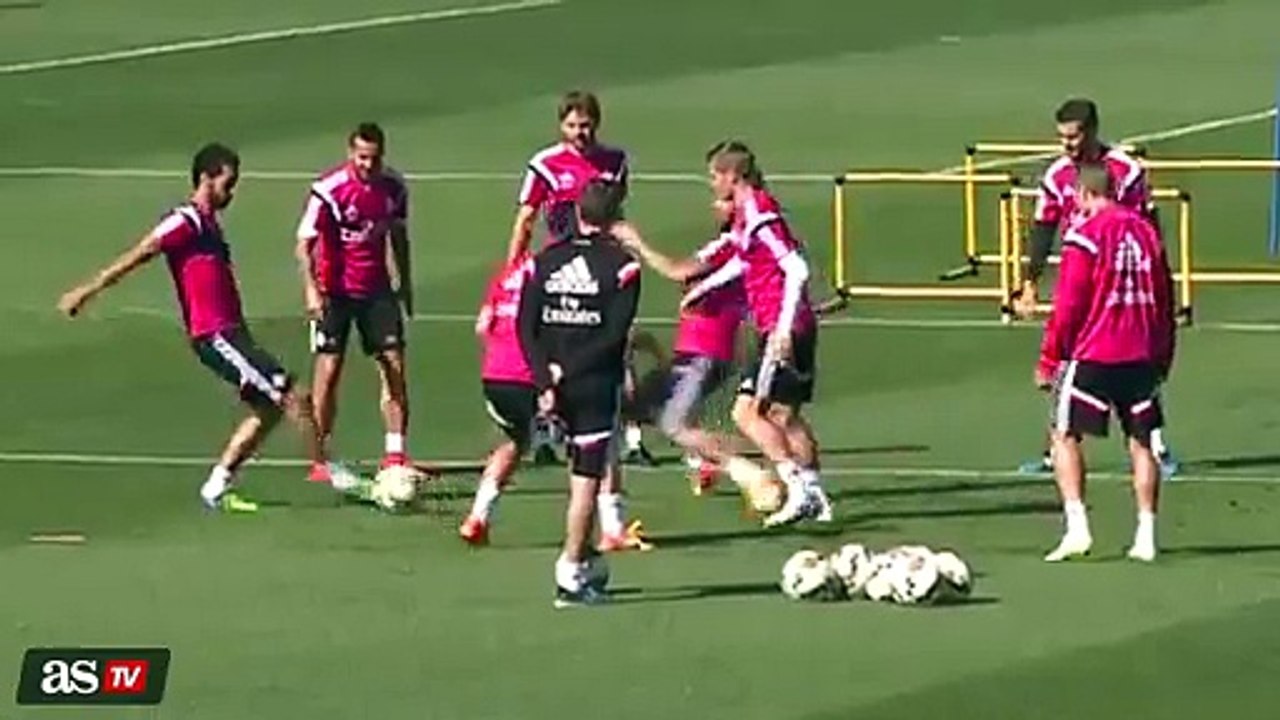 La chute ridicule de Ramos à l'entraînement du Real Madrid