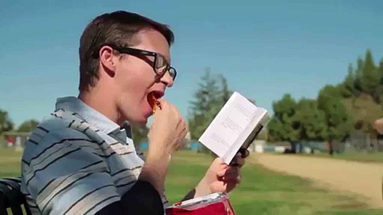 Cette publicité a été bannie du Super Bowl, mais elle est délirante! 