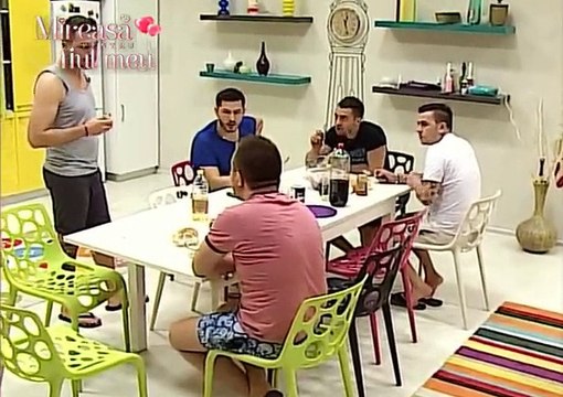 marinica si baietii la masa ...e de dulce sau e de post?...caterinca 2015-04-07 00-20-24-272