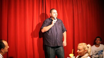 Micutzu stand-up : despre batrani si stiri