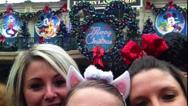YourDisneyChristmasAdventure - Charis