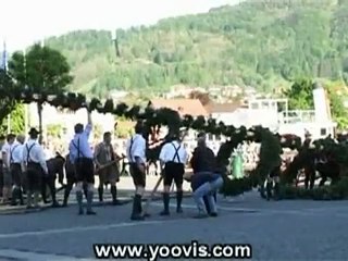 Maibaum aufstellen in Gmunden 2007