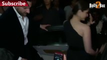 Kareena Kapoor Khan Hot-Upskirt OOPS moment