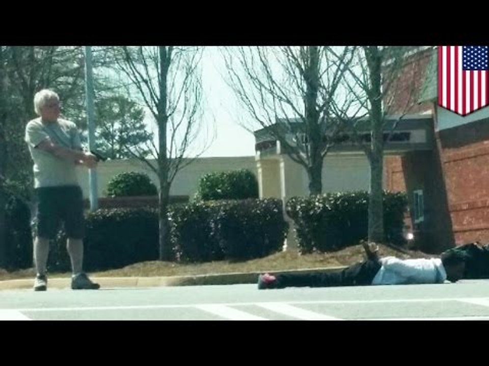 Man with gun stops bank robbery by holding thief at gunpoint in Georgia