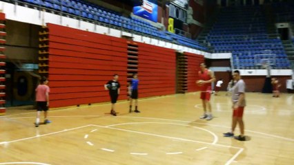 O Μπόμπαν Μαριάνοβιτς σουτάρει για τρεις!