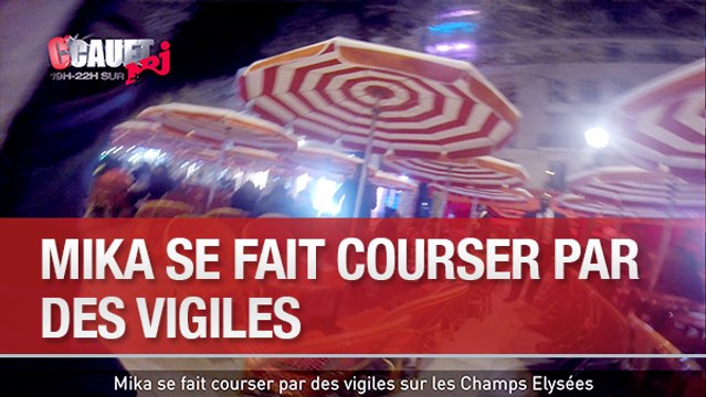 Mika se fait courser par des vigiles sur les Champs Elysées - C'Cauet sur NRJ