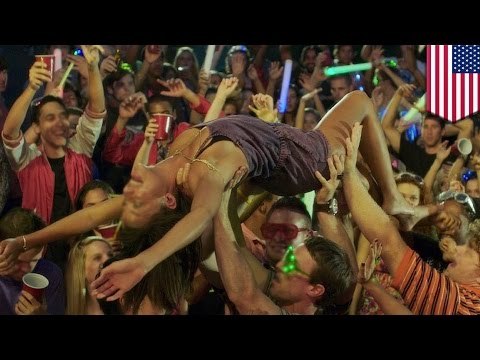 Jugendlicher Party-Gastgeber bittet Polizei um Hilfe