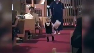 Niño rudo en una boda