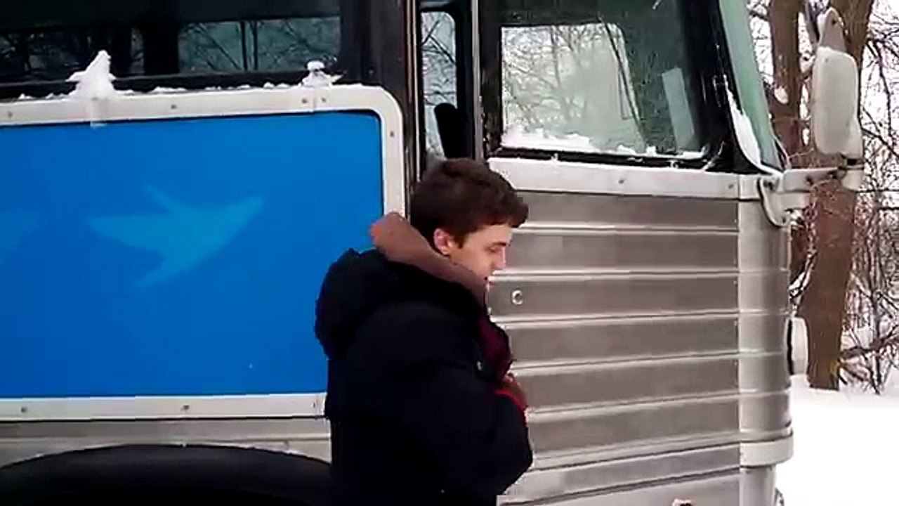 Cold Start of a Detroit Diesel 8v71 in a 1981 MCI MC-9 Bus