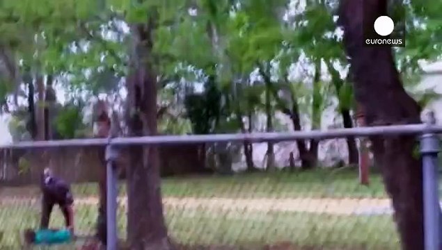 Detenido un policía de Estados Unidos por matar a tiros a un hombre blanco desarmado