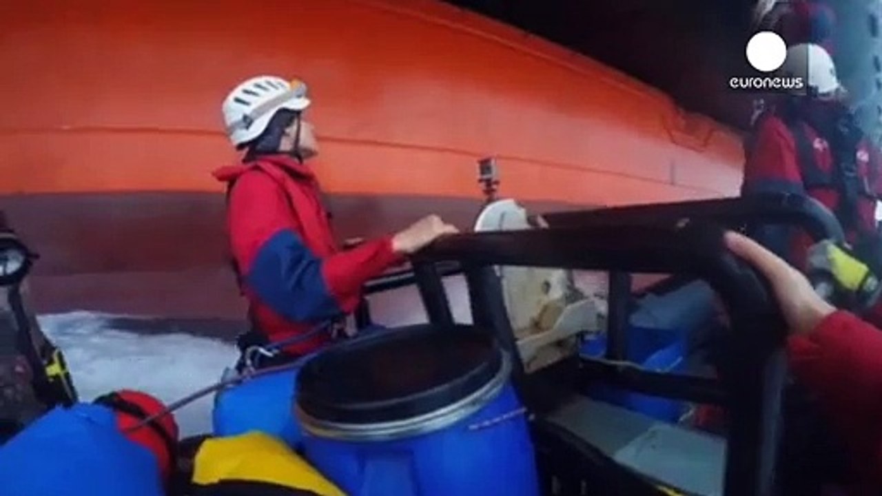 Umweltschützer entern Ölplatform auf dem Weg in die Arktis