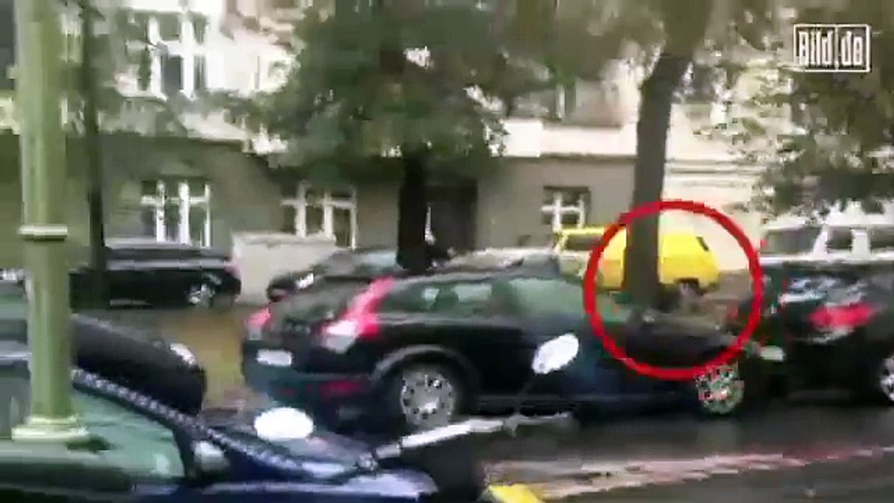 Polizei knallhart brutale festnahme in berlin Beinschuss, Schlagstock, Pfefferspray