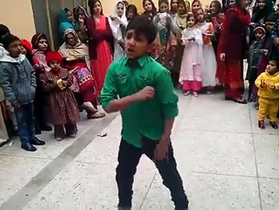 بچے کا ٹیلنٹ تو دیکھو جی