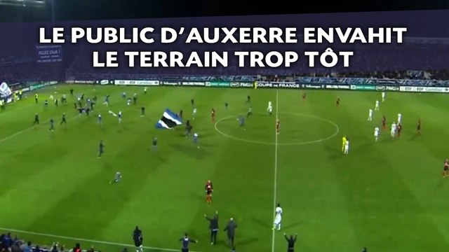 Le public d'Auxerre envahit le terrain trop tôt puis retourne en tribunes