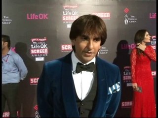 Sahrukh Khan And Ranveer Singh Make Fun at the Red Carpet of Screen Awards