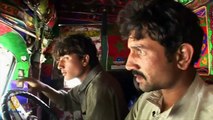 Ohrfeige vom Fahrlehrer Pakistan Fahrlehrer schlägt zu brutal driving school sehr lustig