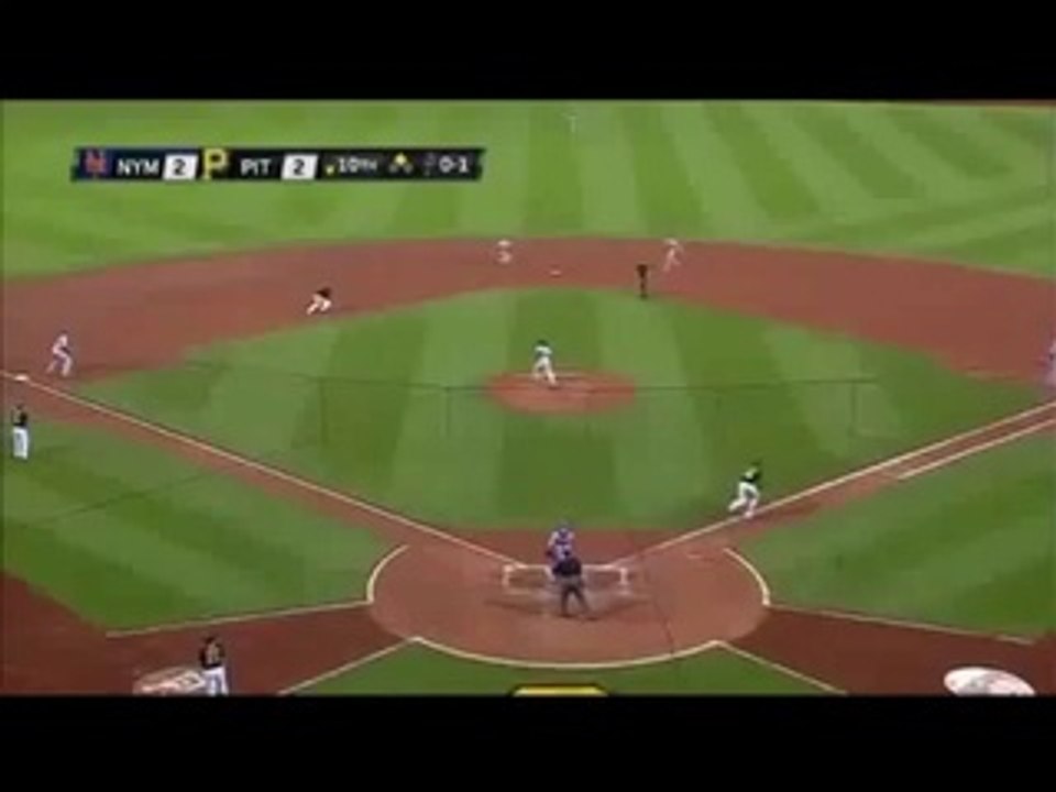 Pirates Josh Harrison Beats Rundown With Some Crazy Jukes!