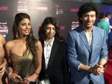 Hot Bollywood Babes Showing Assets at Red Carpet of Screen Awards