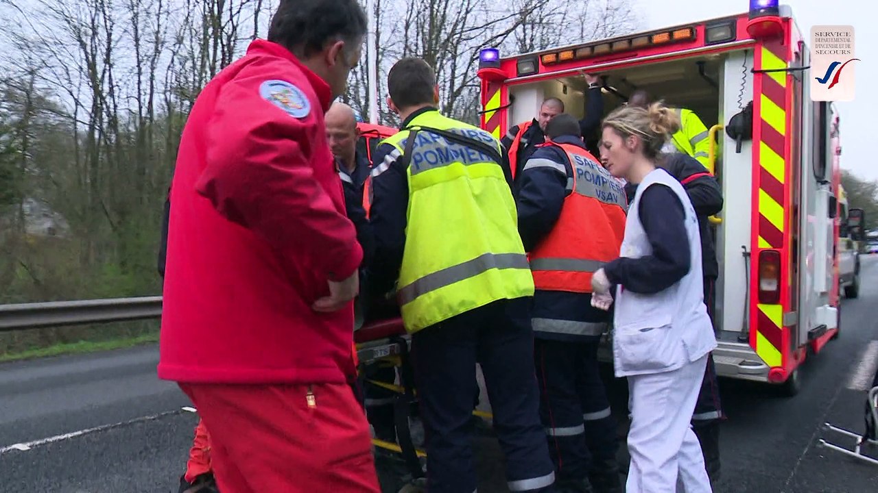 AVP entre deux poids-lourds sur la RN4