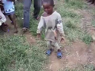 كان هو صغير هكا مالا  كيف يكبر كيفاش