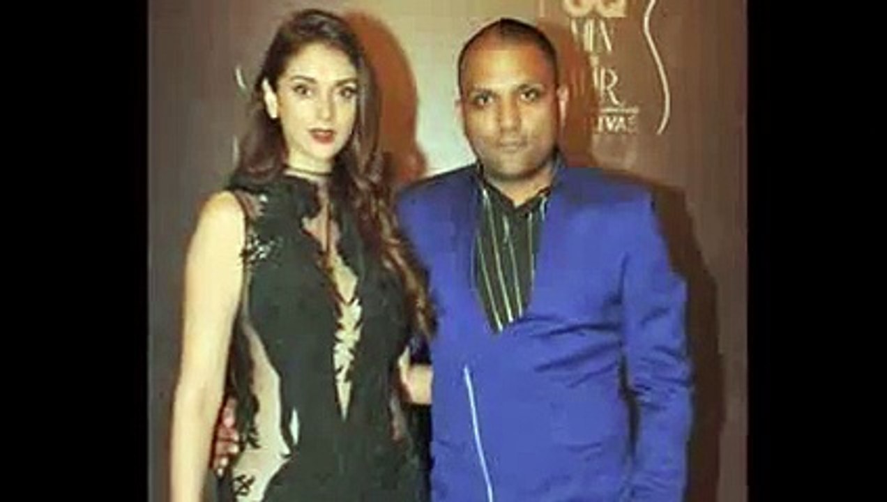 Aditi Rao Hydari Wardrobe Malfunction On GQ Awards 2014