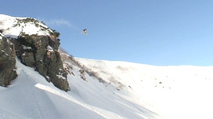 Hayato Nishizawa saute une barre rocheuse de 40 mètres !