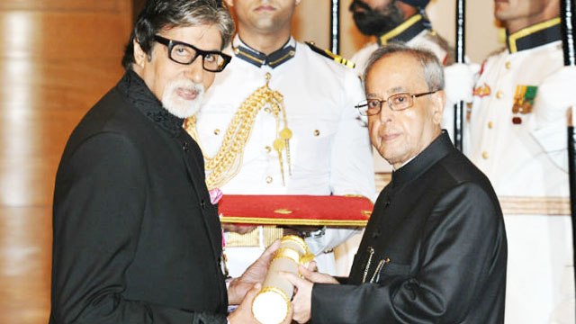 Amitabh Bachchan Awarded Padma Vibhushan By Pranab Mukherjee