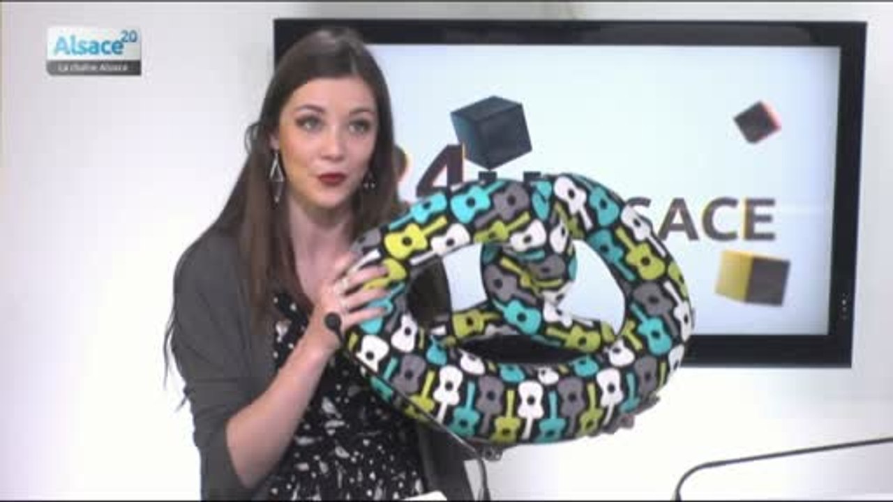 Léa-Marie à tout prix : Coussin bretzel, jeu de cartes
