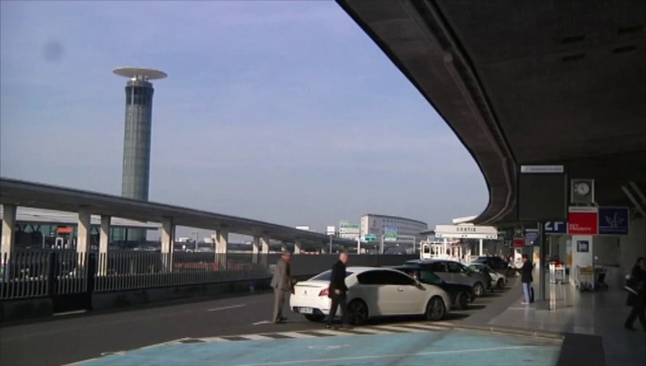 Grève des contrôleurs aériens: 40% des vols annulés en France