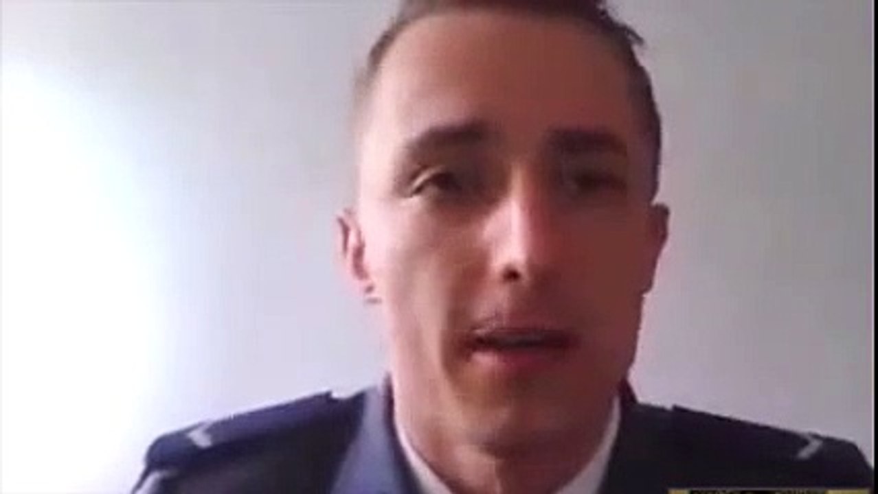 CAŁY FILM! - Policjant odchodzi ze służby w akcie protestu