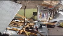 Patnos'ta 60 Kilometre Hızla Esen Rüzgar Çatıları Uçurdu