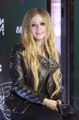 Avril Lavigne Kene Yüzünden Yatalak Oldu