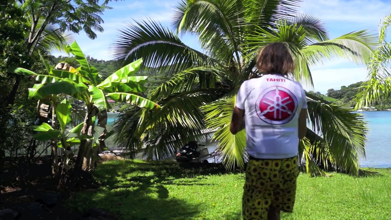 JET SKI A TAHITI AVEC GIL BEURNIER