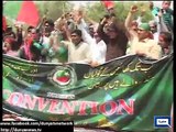 Dunya News - PTI workers clash with each other upon Imran’s arrival in Hyderabad