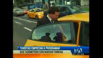 Taxistas empiezan a programar sus taxímetros con nuevas tarifas