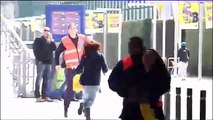 Barcelona: Piqué desata la locura de dos fanáticas azulgranas (VIDEO)