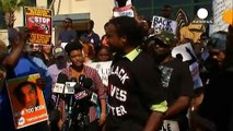 اعتراض ساکنان چارلستون شمالی به قتل یک مرد سیاهپوست بدست پلیس
