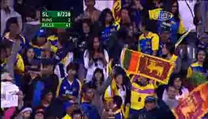 Australia v Sri Lanka Cricket 3-11-2010. Last 5 minutes..3gp